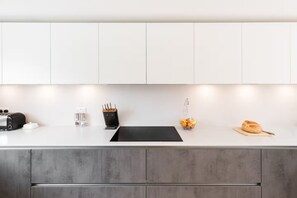 Refrigerador, microondas, horno, lavavajillas