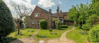 Quintessential Chilterns Cottage | Pass the Keys