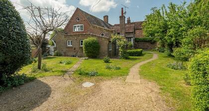 Quintessential Chilterns Cottage | Pass the Keys