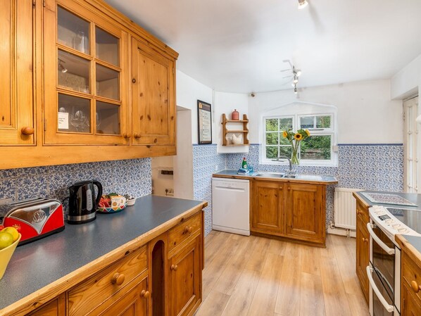 Fridge, oven, dishwasher, toaster