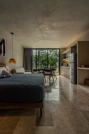 2 bedrooms, iron/ironing board, WiFi