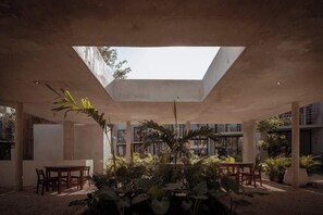 Outdoor dining - Seremonia Selva • Penthouse in the Jungle (Tulum)