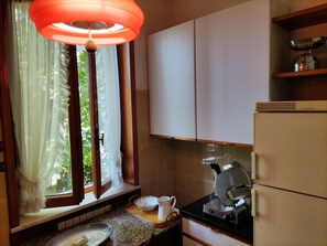 Kühlschrank, Ofen, Herdplatte, Geschirrspüler