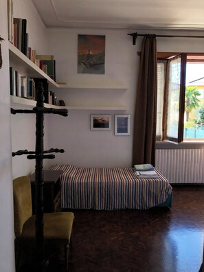 4 chambres, bureau, fer et planche Ă repasser, accĂšs au Wi-Fi (inclus)