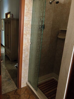 Shower, hair dryer, bidet, towels - Detached house surrounded by its own green space - Host Betty & Mauro (Podenzano)