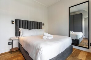 1 bedroom, in-room safe, iron/ironing board, internet - City Stay | Rooftop Pool and Mountain Views (Cape Town)