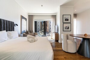 1 chambre, coffres-forts dans les chambres, fer et planche à repasser