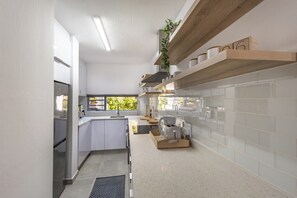 Fridge, microwave, oven, stovetop - Chakas Cove Salt Rock | Sea View and Tidal Pool (Dolphin Coast)
