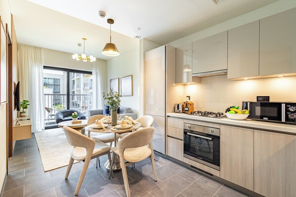 Fridge, microwave, oven, stovetop