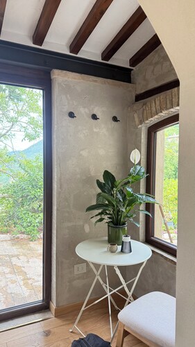Private vacation home in the heart of Assisi  large garden and panoramic views.