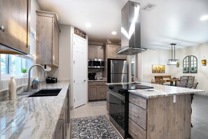 Micro-ondes, four, plaque de cuisson, lave-vaisselle