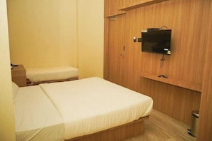 Luxury Triple Room | Laptop workspace, free WiFi