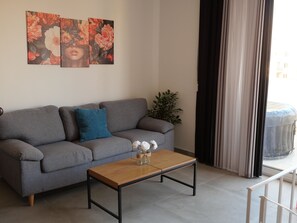 ห้องดีลักซ์ดูเพล็กซ์, ระเบียง, วิวเมือง | ผ้าม่านกันแสง, เตารีด/โต๊ะรีดผ้า, Wi-Fi ฟรี, ผ้าปูที่นอน