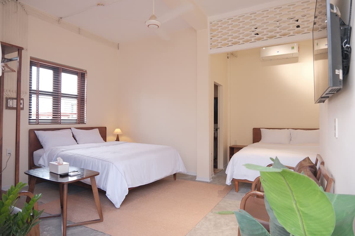 Familien-Vierbettzimmer, Balkon, Gartenblick | Minibar, kostenloses WLAN