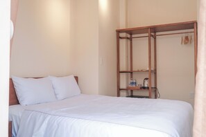 Basic Double Room, Balcony, Garden View | Minibar, individually decorated, individually furnished, free WiFi