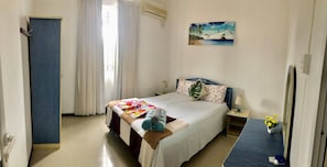 6 habitaciones, tabla de planchar con plancha, wifi y ropa de cama 