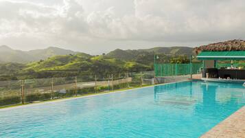 2 outdoor pools
