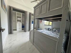 3 bedrooms, free WiFi, bed sheets, wheelchair access