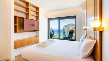 2 bedrooms, desk, Internet, bed sheets