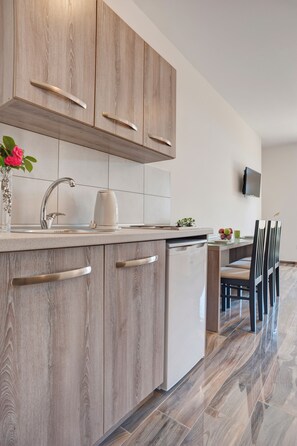 Apartment, Multiple Beds, Balcony, Partial Sea View | Private kitchen