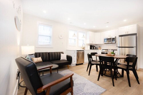 Beautiful remodeled 3 bdr condo 200 ft from beach