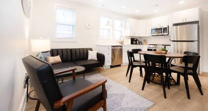 Beautiful remodeled 3 bdr condo 200 ft from beach