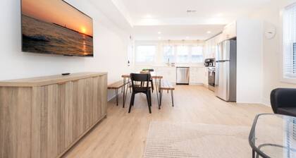 3 BDR Renovated Condo | The Beach->1 block!