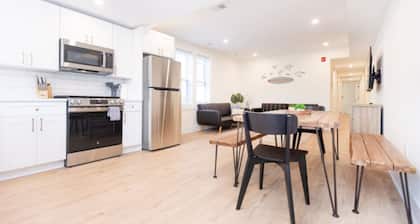 3 BDR Renovated Condo | The Beach->1 block!