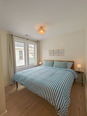 3 bedrooms, desk, WiFi