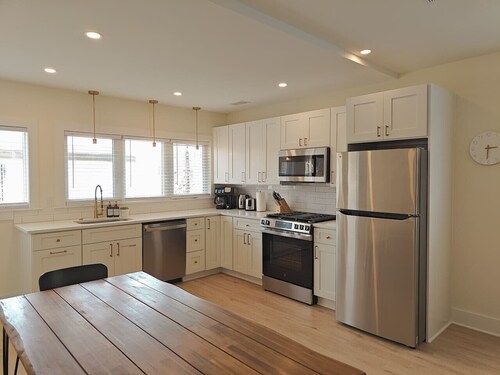 Steps to THE Beach – 3 BDR Condo + Parking