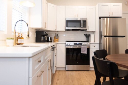 500 ft to boardwalk, 3 bdr condo