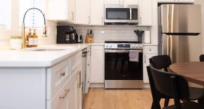500 ft to boardwalk, 3 bdr condo