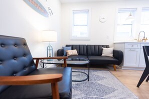 TV - 500 ft to boardwalk, 3 bdr condo (Wildwood)