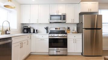 Fridge, oven, coffee/tea maker, toaster