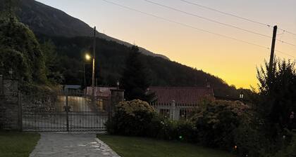 Brilliant 1-bedroom apartment in Manteio and a living room with fireplace