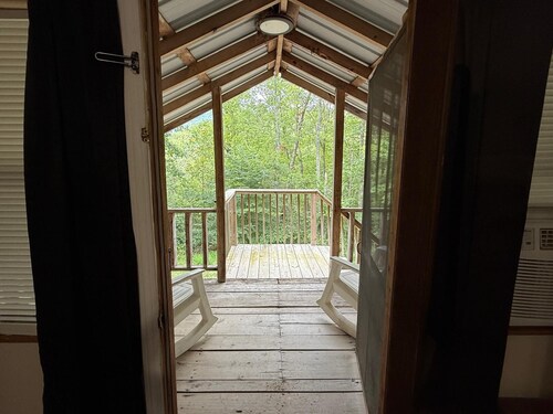 Direct Windrock trail access Breathtaking views right from your bedroom sleeps 4