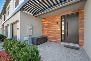 Exterior detail - Incredible 4BD home with Pool and BBQ near Disney Fun (Kissimmee)