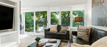 6 Bedroom Ranch Bungalow in Port Credit.