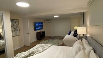 6 bedrooms, iron/ironing board, WiFi, bed sheets