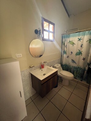 Toallas, jabón, papel de baño