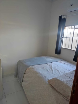 1 chambre, fer et planche à repasser, Wi-Fi, literie fournie