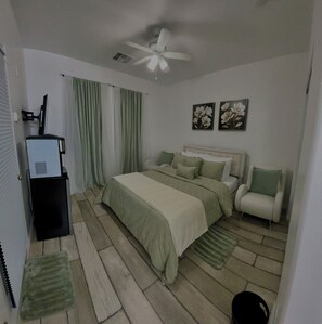 WiFi, bed sheets - Charming studio in soothing North Las Vegas with AC (North Las Vegas)