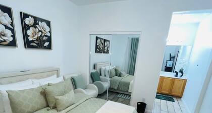 Charming studio in soothing North Las Vegas with AC