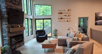 Newly constructed beautiful modern 4 bedroom, 3.5 bathroom lakehouse in Mactier