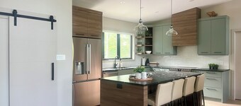 Newly constructed beautiful modern 4 bedroom, 3.5 bathroom lakehouse in Mactier