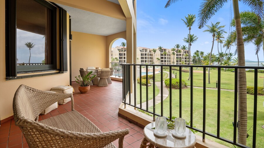 Beachfront Paradise 2BR Crescent Beach Seaside