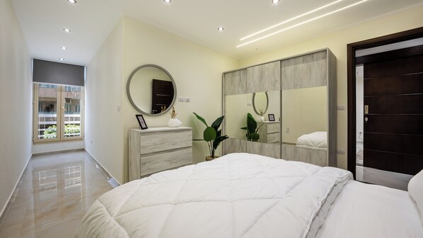 Iron/ironing board, WiFi, bed sheets