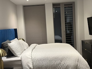 WiFi, bed sheets
