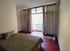 4 bedrooms, WiFi, bed sheets - Family cottage with swimming pool, barbecue, WiFi, enjoy nature! (La Merced)