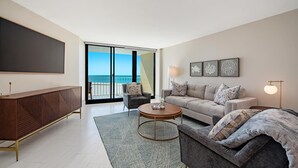 Appart'hôtel, plusieurs lits (Coastal modern beachfront condo with ) | Coin séjour
